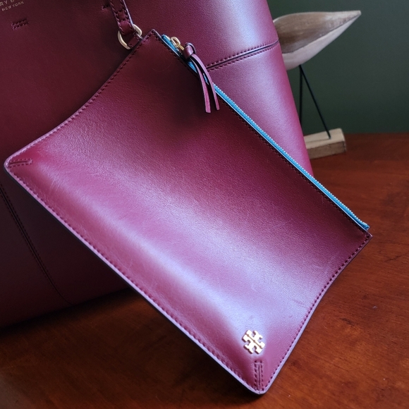 Tory Burch Block-T Tall Tote Cranberry Burgundy Unlined Leather With Zip Pouch - Picture 8 of 16